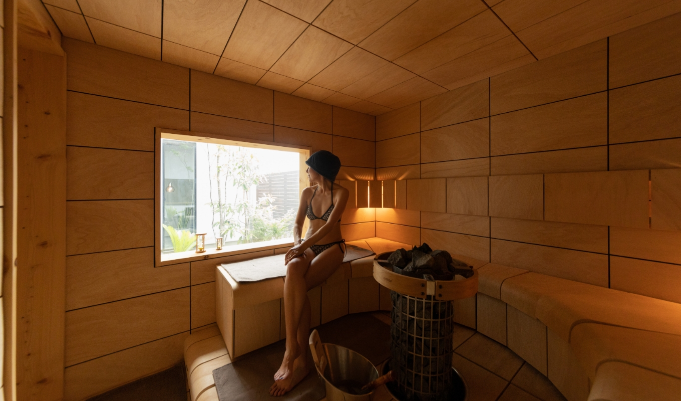 サウナにいる女性 写真